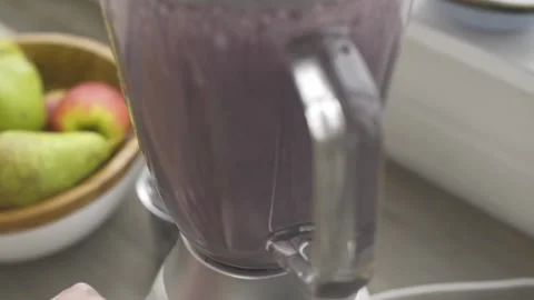 Blendig smoothie Stock Footage 140268596