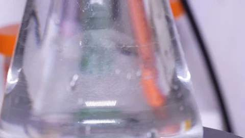 Blending the blue solution in a laboratory flask Video stock 84238852