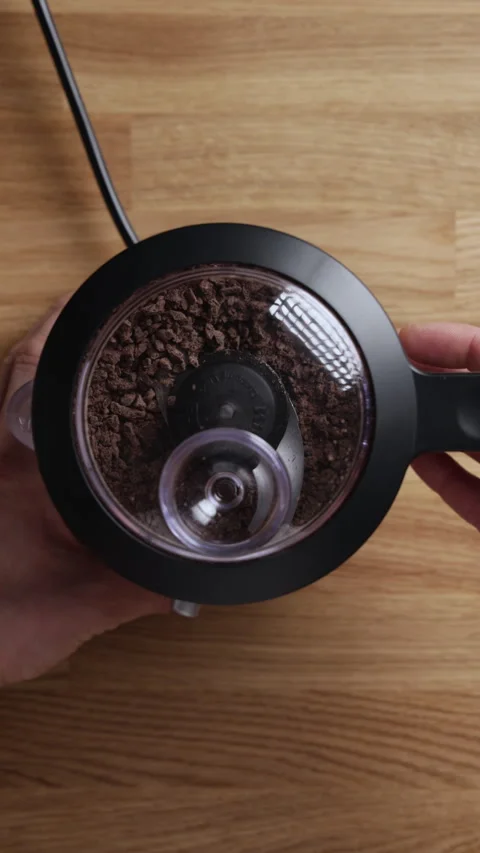 Blending Chocolate in Blender Vertical Top View Видео 334232532