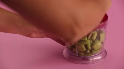 Blending kiwi fruit in a blender Stock Footage 133810402