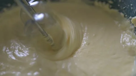 Blending muffin dough paste with mixer Vidéo 48853675