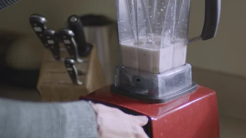 Blending a Smoothie Vidéo 102402886