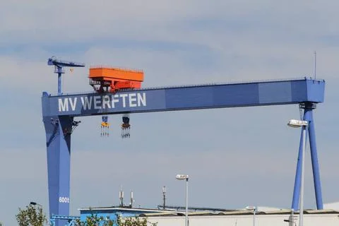 Blick am Montag (10.05.2021) in Warnemünde auf die örtlichen MV Werften mi. Stock Photos