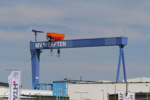 Blick am Montag (10.05.2021) in Warnemünde auf die örtlichen MV Werften mi. Stock Photos