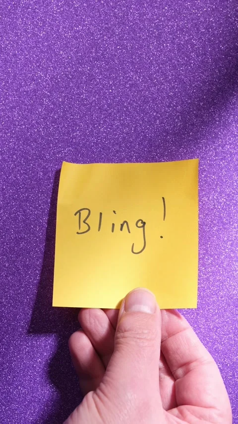 Bling post it note on purple background Video stock 294929685