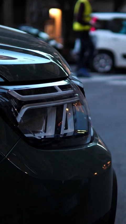 Blinker flashes on parked van at night in restricted zone Stock-Footage 334775040