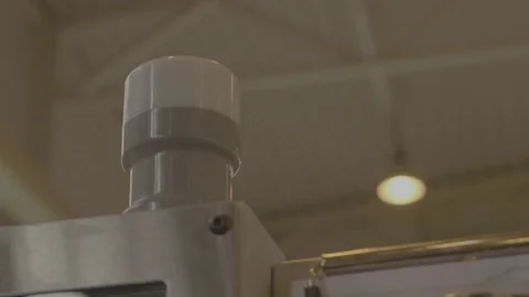 Blinking lamp in a factory Vidéo 80169464