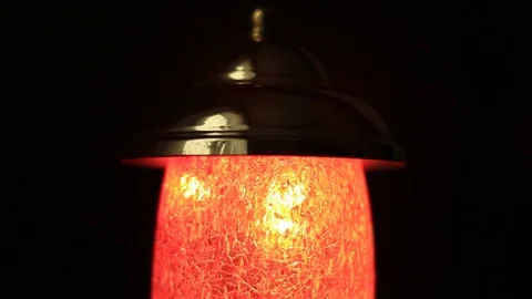 Blinking night lamp in the darkness Vídeo Stock 70515828