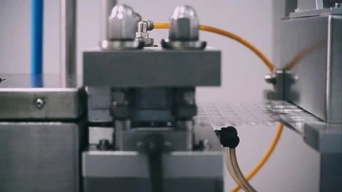 Blister pack machine in supplement drug manufacture Vidéo 76755609
