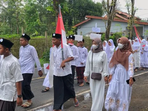 Blitar Junior High School students take part in the National Santri Day parade Stock Photos