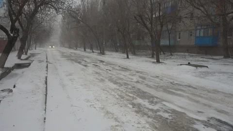 Blizzard in the city. Video stock 86448172