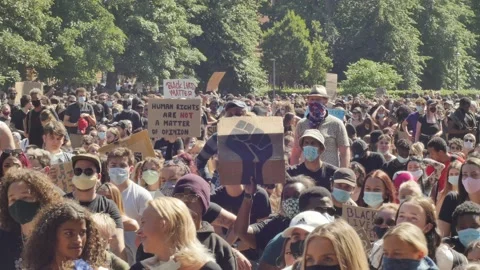 BLM - crowd kneeled Stock-Footage 133085347