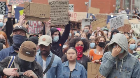 BLM crowd police station Stock-Footage 131892414
