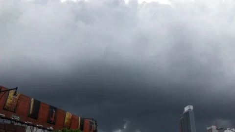 BLM Protest in Brooklyn Under Stormy Skies as NYPD Helicopter Hovers Vidéo 141009483