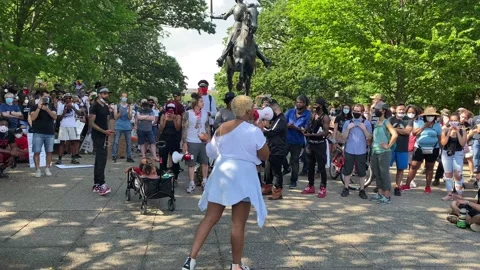BLM protesters in Meridian Hill Park Stock Footage 132684704