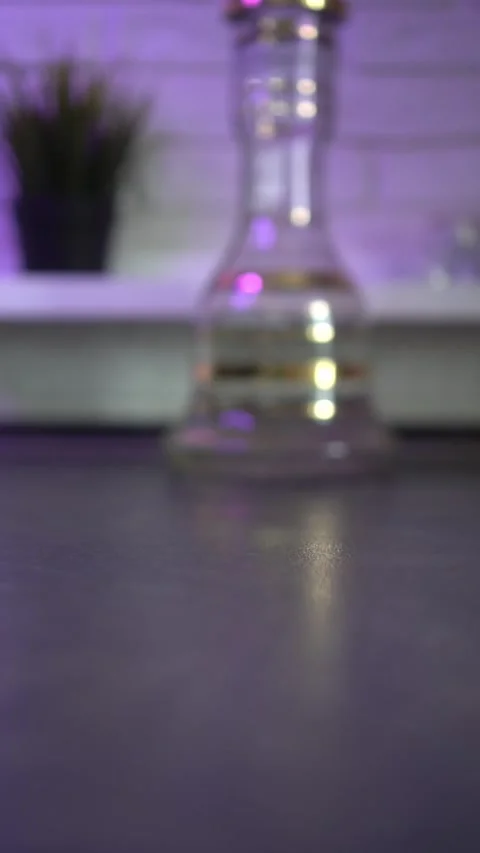 Block of ice slides across table to hookah glass base Vídeo Stock 164462163