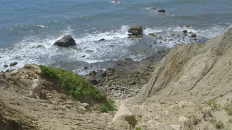 Block Island - Look down from cliff 스톡 동영상 67017437