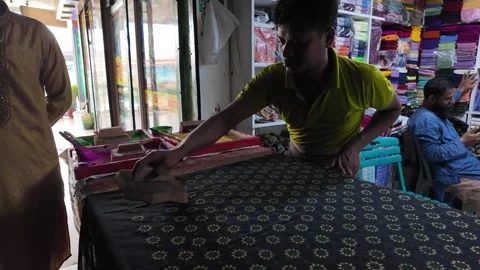 Block printing workshop in Dhaka New Market, Dhaka Division, Dhaka, Bangladesh 動画素材 310932627