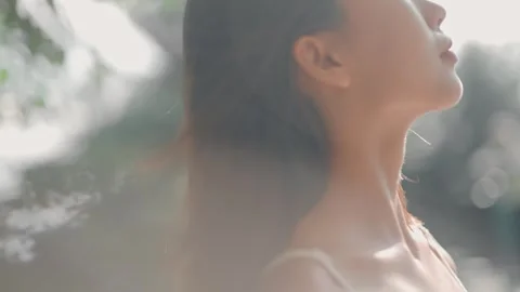 Block the sun with your hands and enjoy nature Video stock 270272650