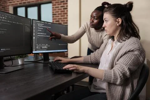 Blockchain engineer pointing out mistake in network security software line code. Foto stock