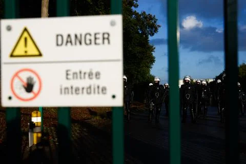 Blocking of the TotalEnergies site in Feluy by the 'Code Rouge' coalition, Belgi Stock-Fotos