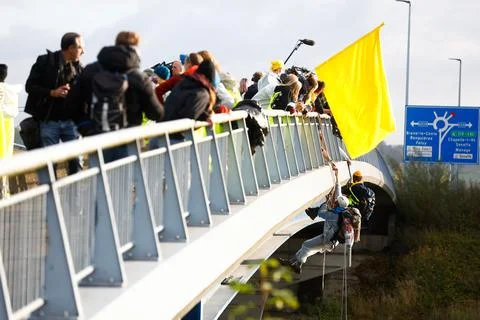 Blocking of the TotalEnergies site in Feluy by the 'Code Rouge' coalition, Belgi Stock-Fotos
