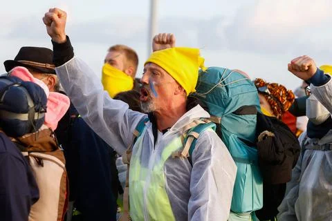 Blocking of the TotalEnergies site in Feluy by the 'Code Rouge' coalition, Belgi Stock-Fotos