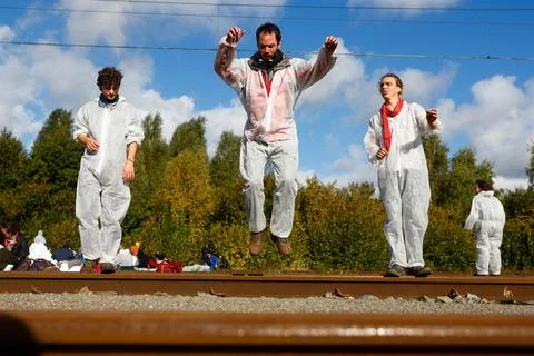 Blocking of the TotalEnergies site in Feluy by the 'Code Rouge' coalition, Belgi Stock-Fotos