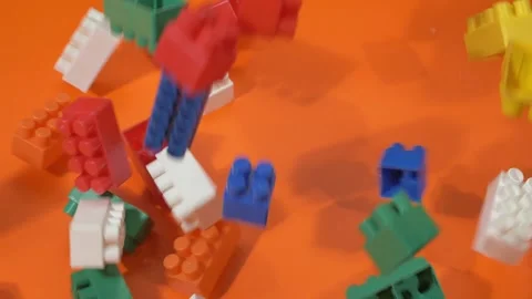 Blocks fall from the top to the orange background. Slow motion. 库存影片 143927742