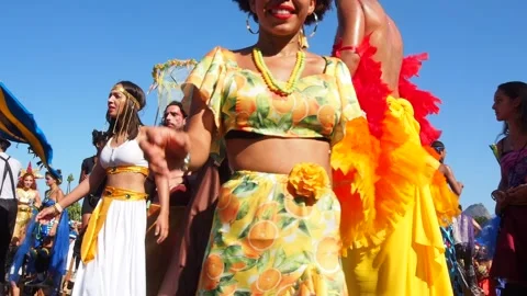Bloco Orquestra Voadora Carnival Parade. 動画素材 117468815