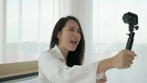 Blogger talking to the camera to bring clips or videos to social media. Stock Footage 145355477
