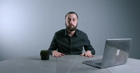 Blogger talks to the audience Video stock 137722283