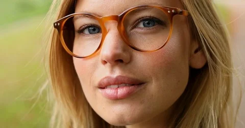 Blond in focus Video stock 80958915