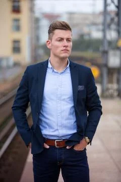 Blond man waiting for the train Foto stock