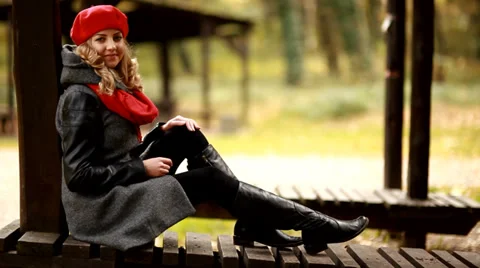 Blond model posing in park 動画素材 32282212
