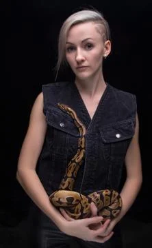 Blond woman holding royal python Stock-Fotos