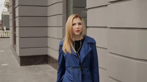 The blonde in front of the mirror Stock Footage 104545246