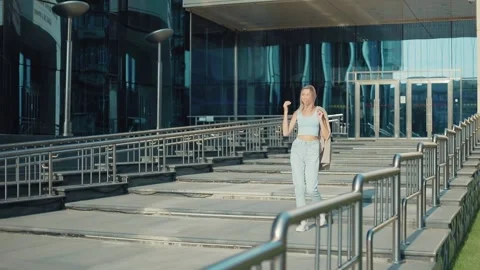 The blonde is walking around the city Stock Footage 159540333
