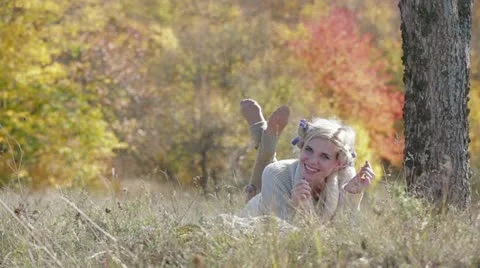 Blonde Wink Stock-Footage 22329858