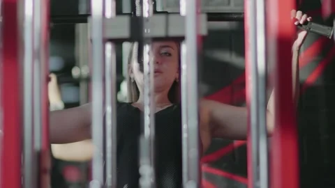 Blonde woman does Lat pulldown at gym Video stock 143519617