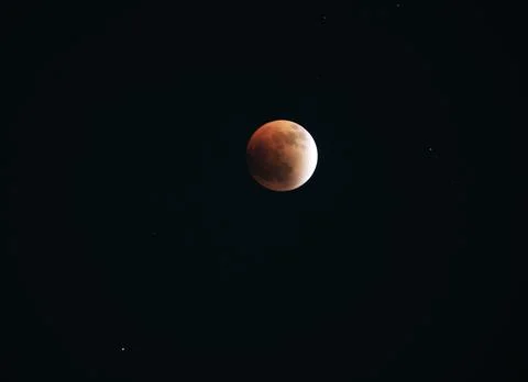 Blood Moon total lunar eclipse in Sana'a, Sanaa, Yemen - 07 Sep 2025 Fotos Stock