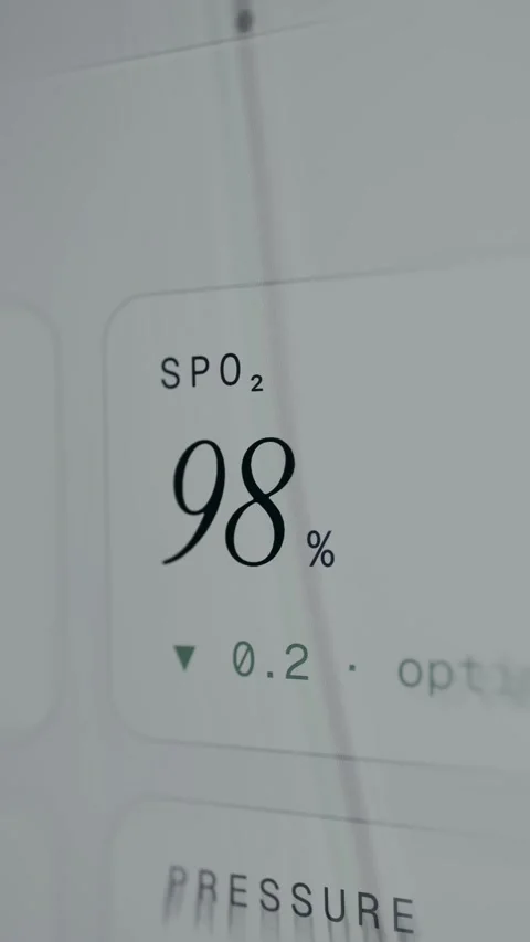 Blood oxygen saturation level of 98 percent Video stock 335891394