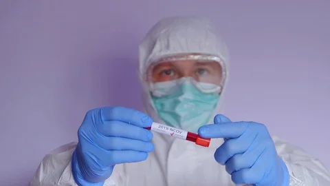 Blood sample in test tube for coronavirus test in doctor hand. Test tube with 库存影片 128768356