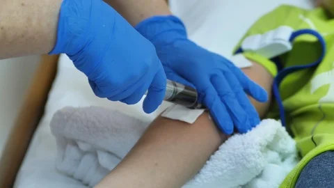 Blood sampling in a child Vídeo Stock 123174121