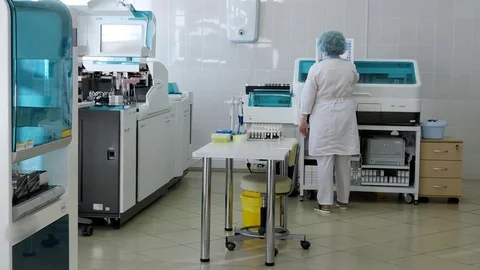 Blood Testing Laboratory Vídeos de archivo 83732681