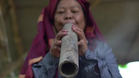 Blow the fire using bamboo. 스톡 동영상 272966636