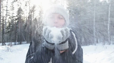 Blowing snow flakes Video stock 23166420