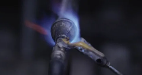 Blowtorch Heating Pipe 動画素材 81415666