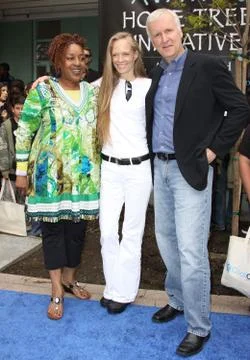 Blu-ray and dvd release of "avatar" earth day tree planting ceremony. Stock Photos