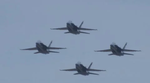 Blue Angels - Low Break Pass Stockbeeldmateriaal 11699347